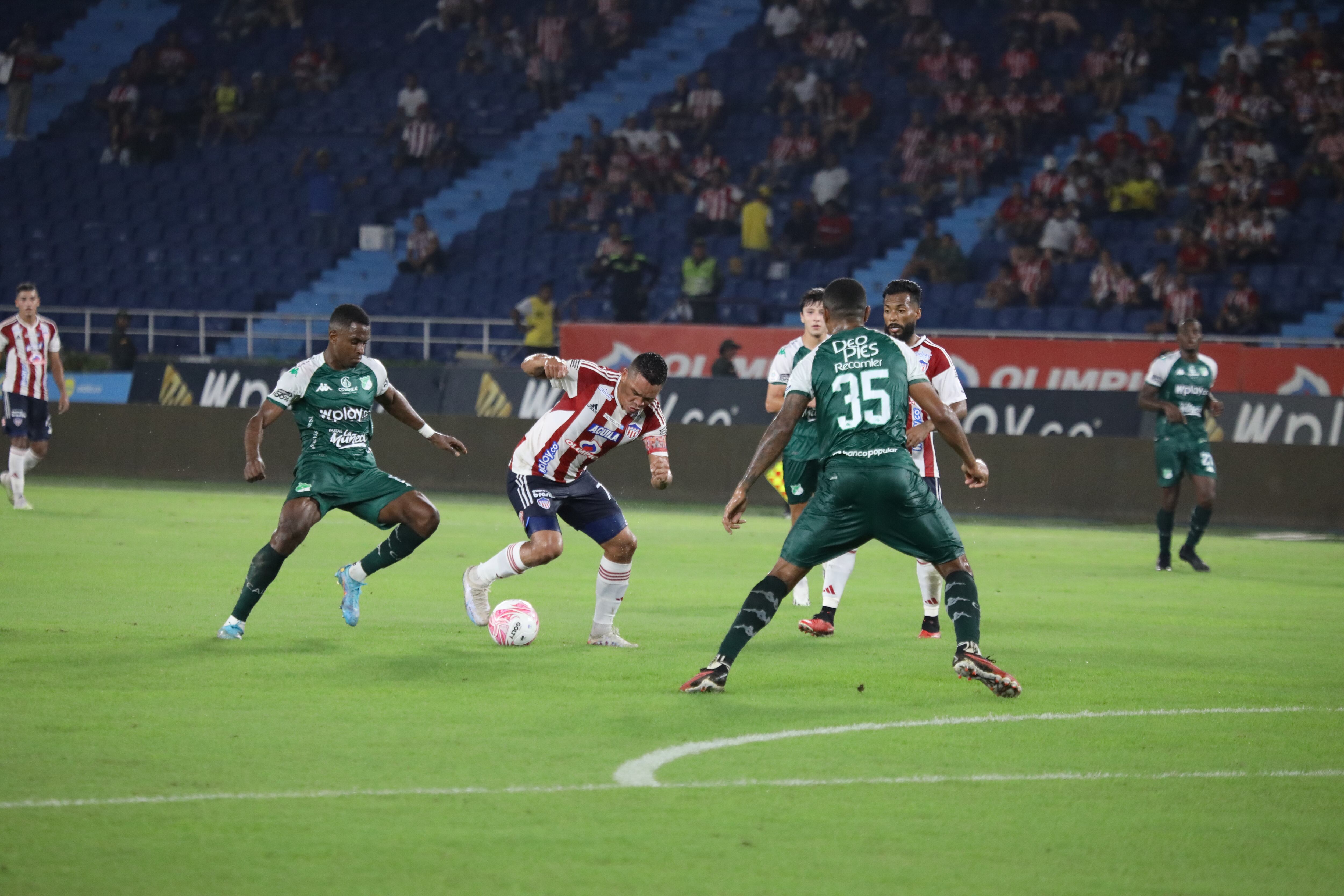 Imagen del partido entre Junior de Barranquilla y Deportivo Cali por la fecha 16 del segundo semestre de la Liga colombiana 2023.