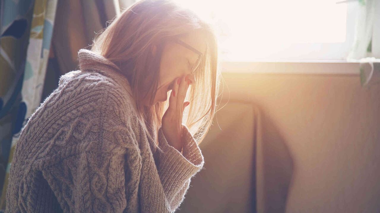 la fatiga persistente, la tos, la diarrea, son algunos de los síntomas del sindrome de covid largo.