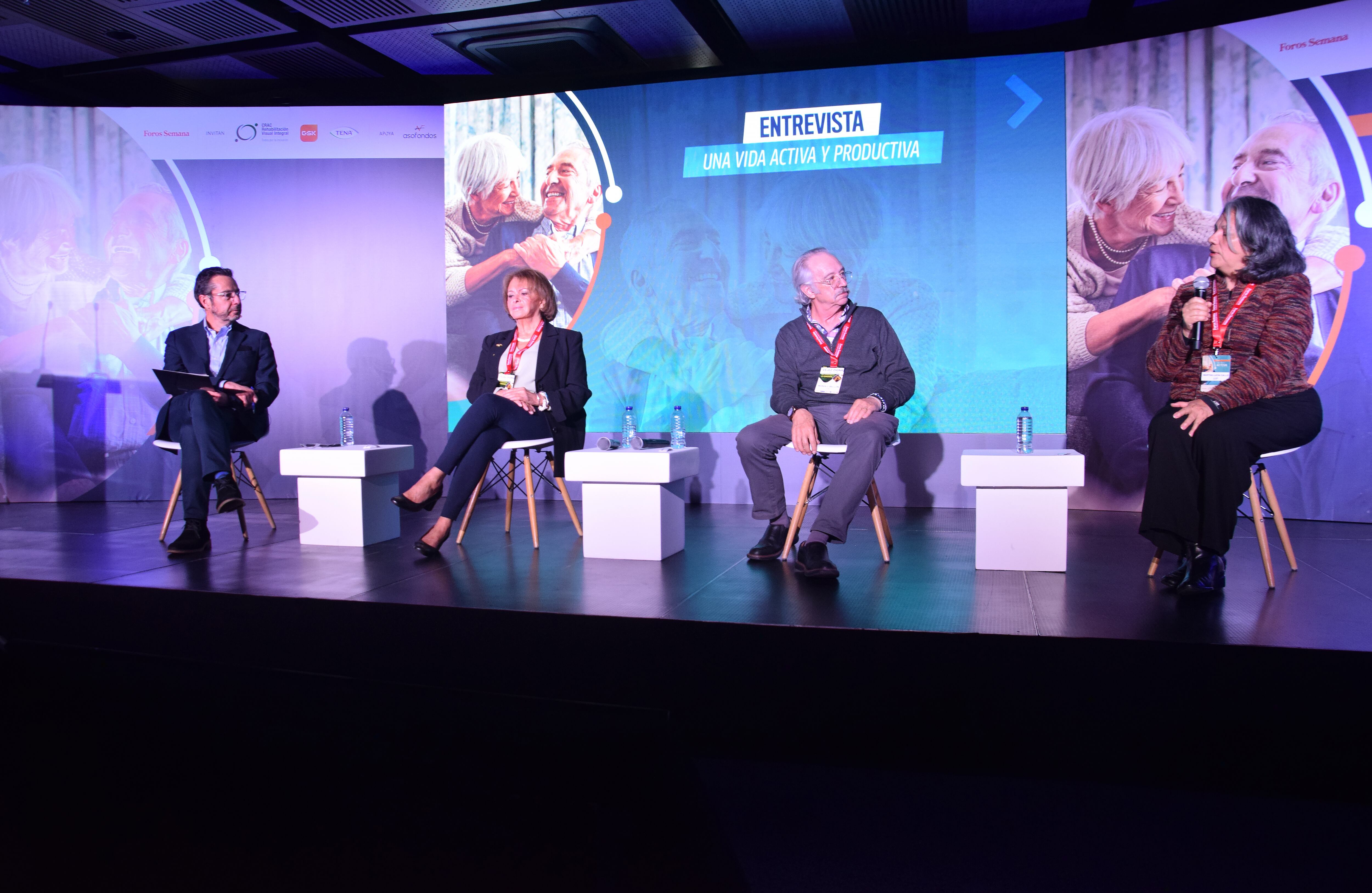 Álvaro García, director ejecutivo de Foros Semana; María Eugenia Penagos, actriz y presidenta del Círculo Colombiano de Artistas; Manolo Bellon, escritor, locutor y presentador musical; y Martha Lucía Calle, emprendedora de la Granja integral de café especial Tacaloa