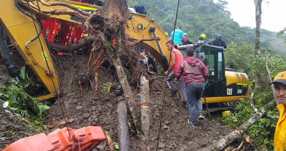 Deslizamiento sepultó a un bus en Risaralda.