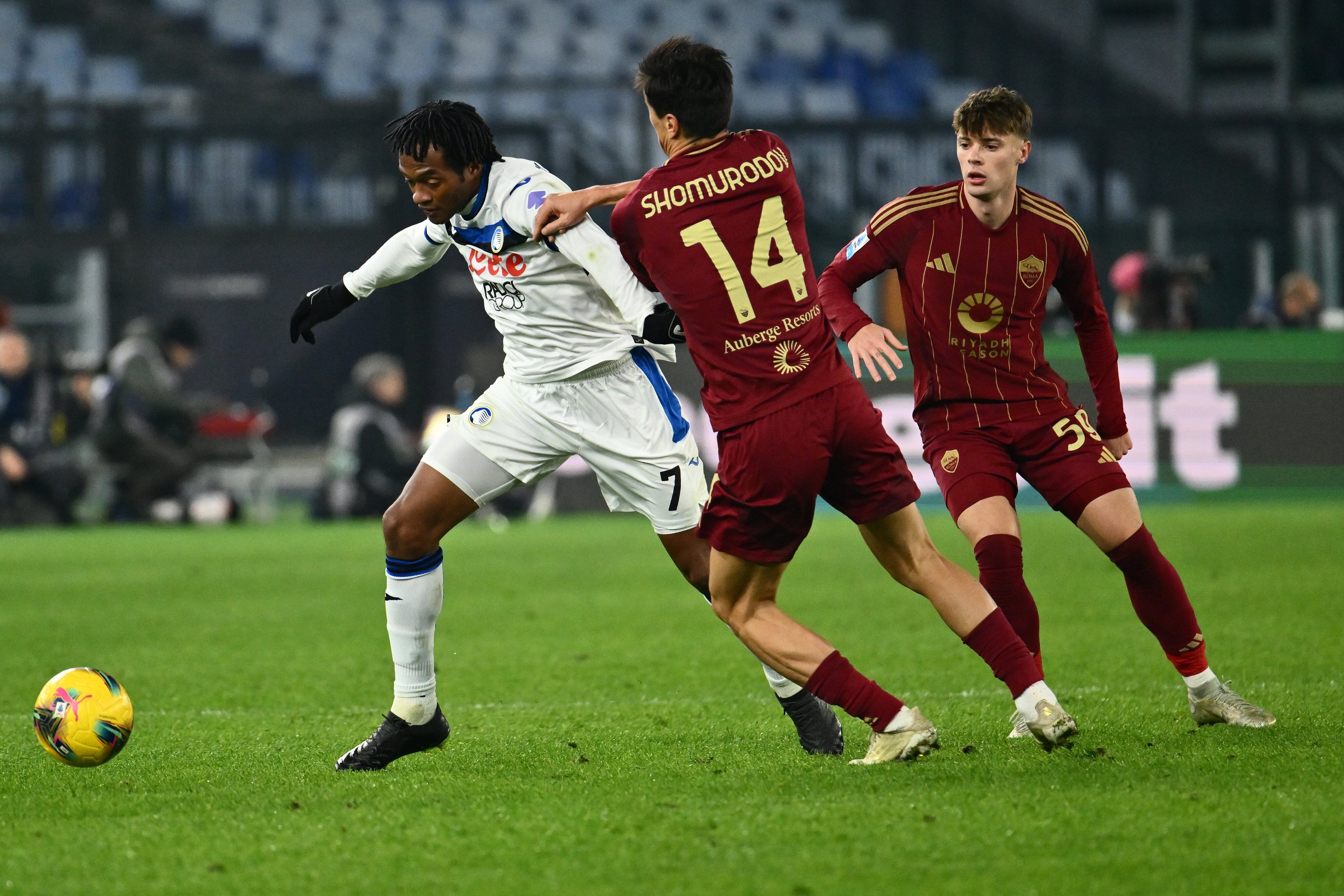 Imagen del juego entre Roma y Atalanta, donde Cuadrado sumó asistencia.