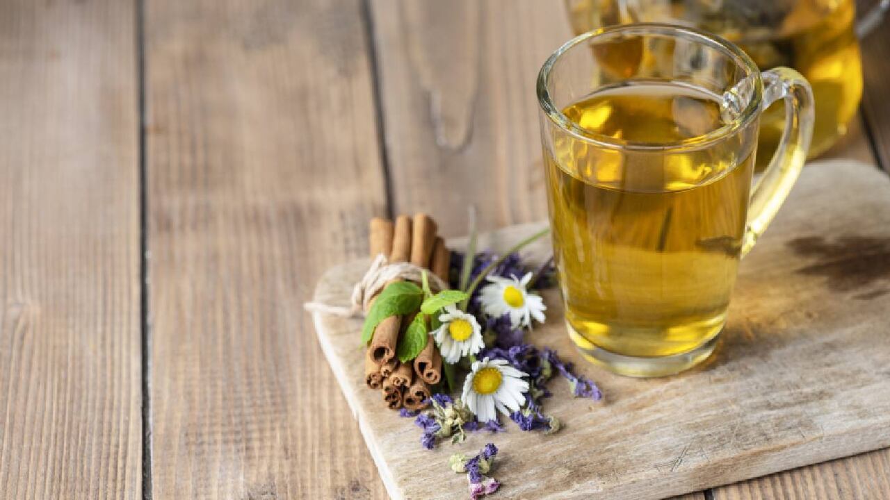 Las infusiones también frías también aportan nutrientes esenciales para la salud. Foto: Getty Images.