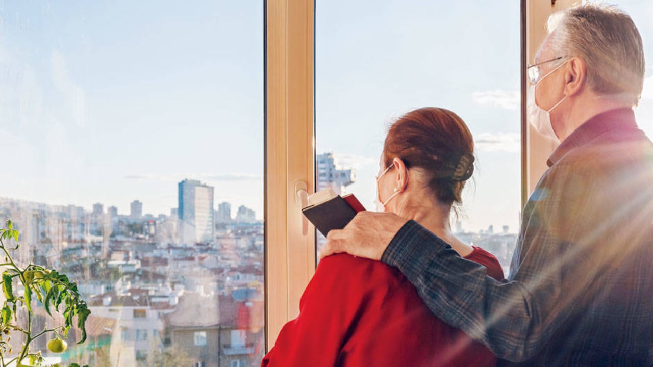 Muchos de los mayores de 70 en Colombia consideran que no deberían obligarlos a quedarse en las casas.