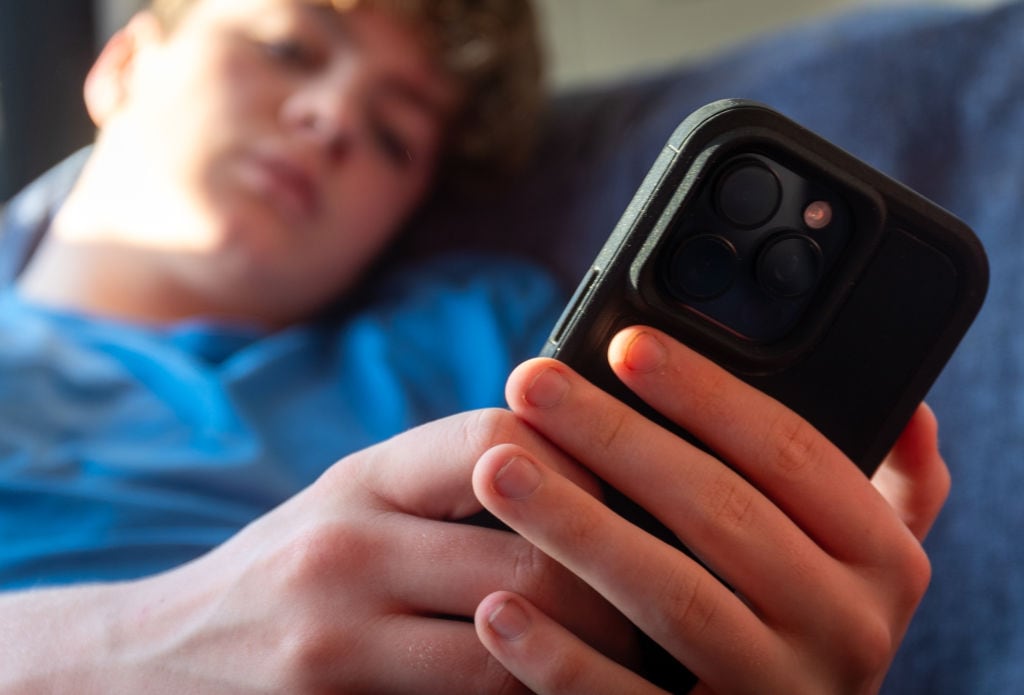 Cuando no es posible llamar, WhatsApp ofrece una alternativa silenciosa y rápida.