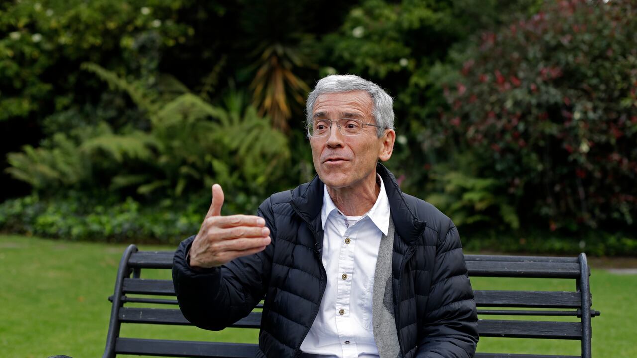 FRANCISCO DE ROUX
SACERDOTE JESUITA
JEP
BOGOTA, JULIO 12 DE 2018