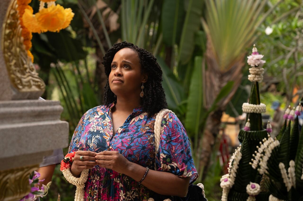 Belinda (Natasha Rothwell), recordada desde la primera temporada, regresa a formarse y a descansar, pero también, inesperadamente, a cerrar un ciclo...