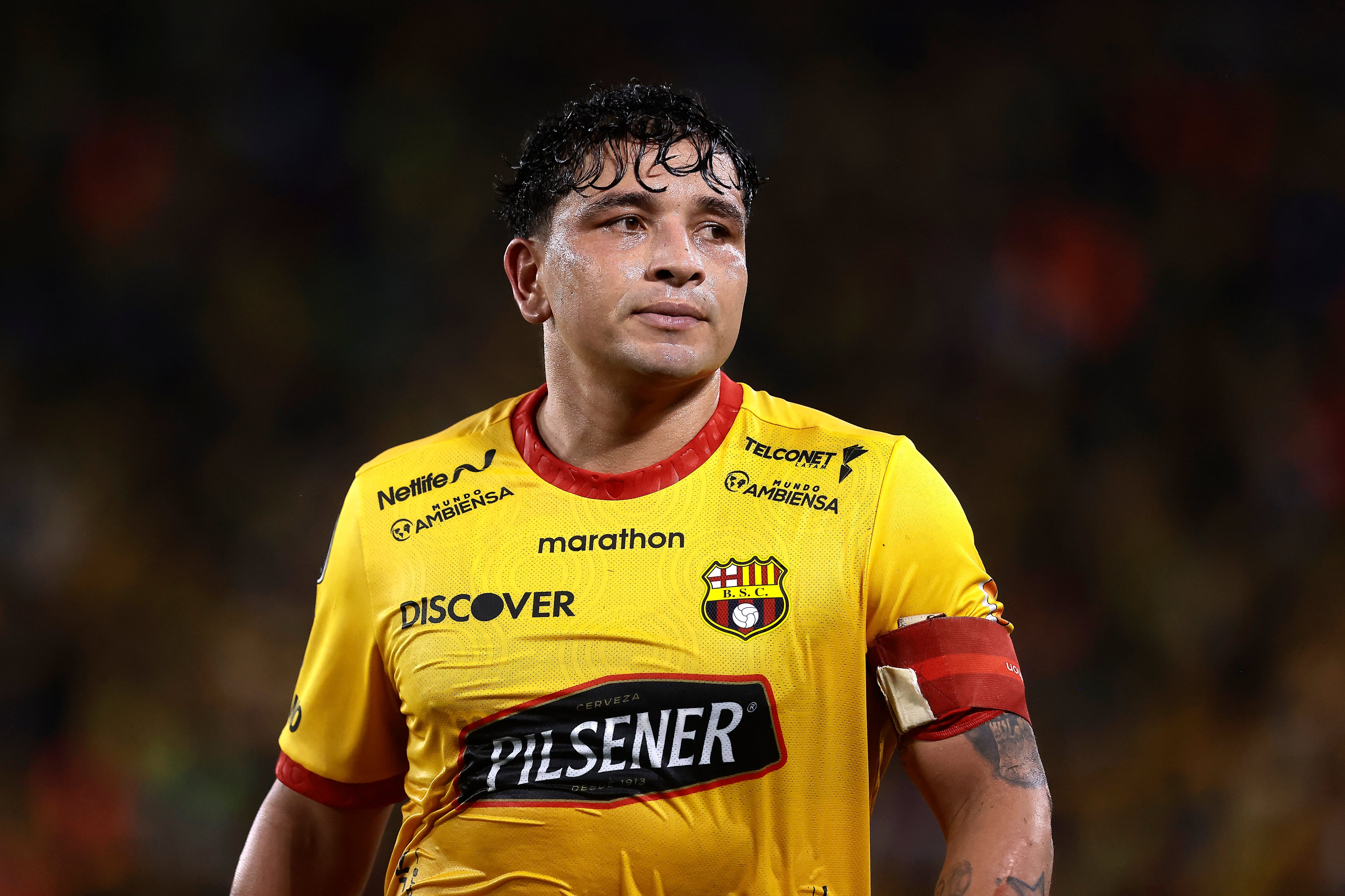 GUAYAQUIL, ECUADOR - MAY 03: Mario Pineida of Barcelona SC looks on during a Copa CONMEBOL Libertadores 2023 Group C match between Barcelona SC and Palmeiras at Estadio Monumental Isidro Romero Carbo on May 03, 2023 in Guayaquil, Ecuador. (Photo by Franklin Jacome/Getty Images)