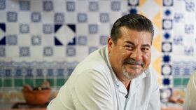 Chef Alex Ruiz en 'Maestros del mole' de elGourmet.