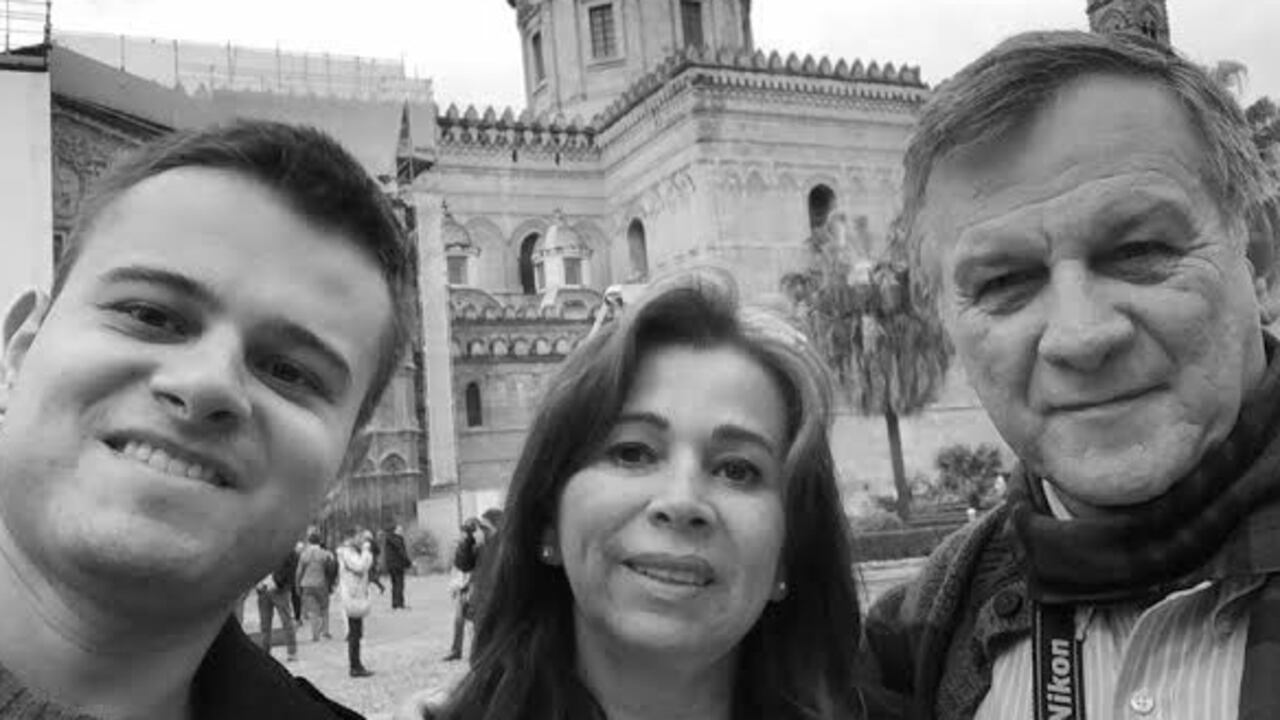 Javier Arturo Camelo y Miriam de Camelo, hijo y esposa del general (r) José Arturo Camelo.