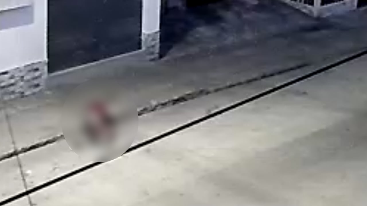 La víctima quedó en el suelo totalmente inmóvil.