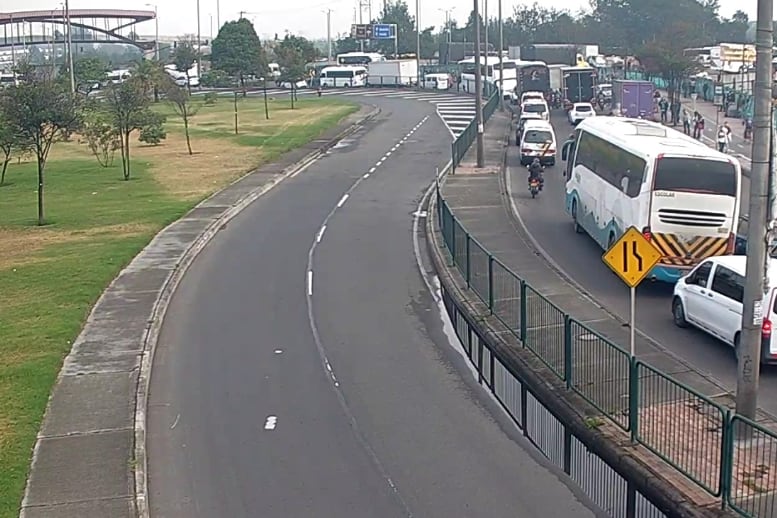 Tráfico paralizado en la salida por la calle 80.