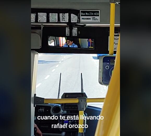 El conductor de Sitp con parecido a Rafael Orozco.