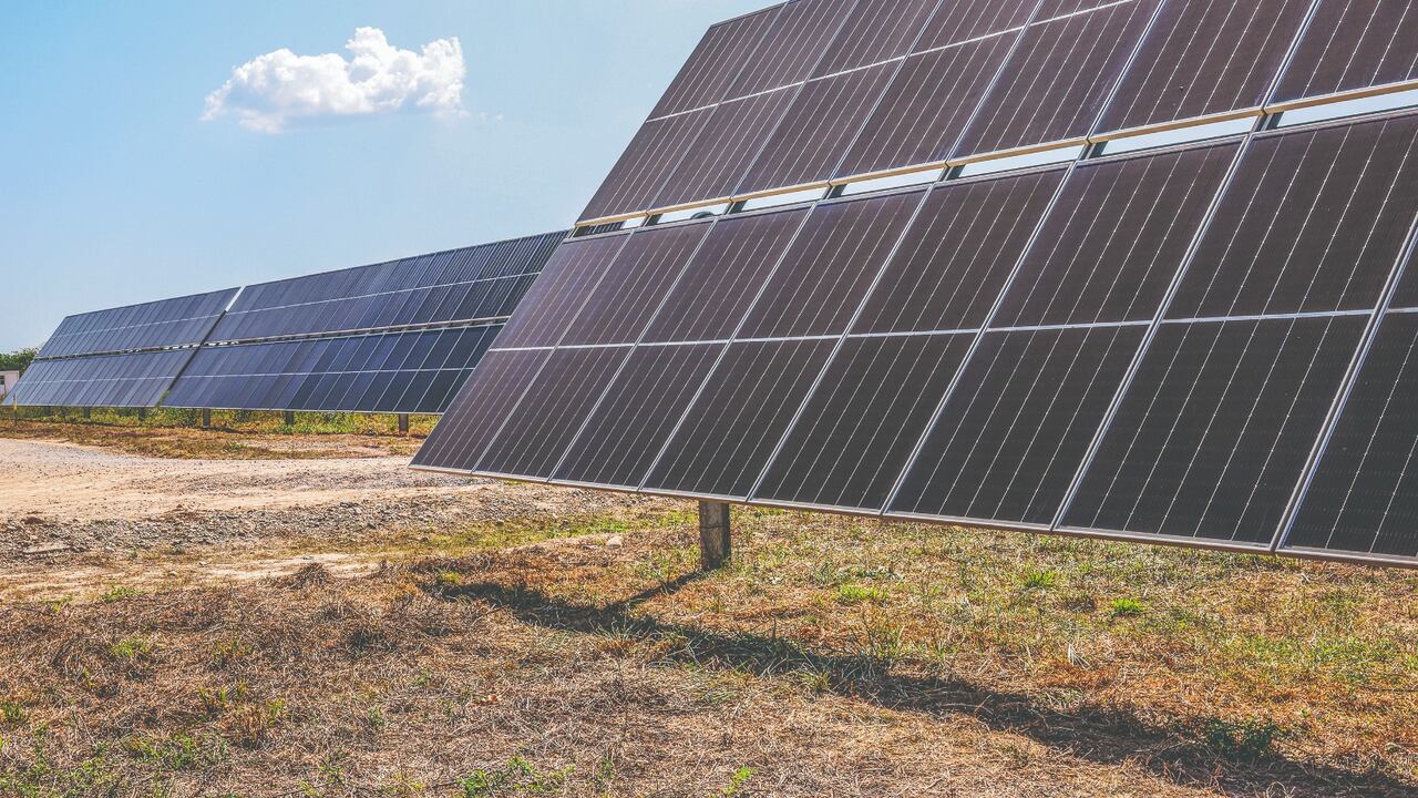 El Parque Solar La Loma, en el departamento del Cesar, es el más grande de Colombia, con 400.000 paneles solares.
