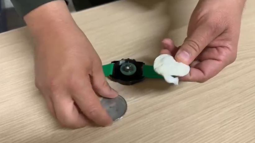 Así fue camuflado en el reloj.