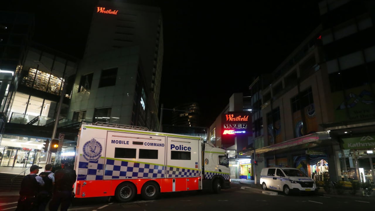 Se confirma la muerte de seis víctimas, más el delincuente, tras un incidente en el centro comercial Westfield en Bondi Junction, Sydney.