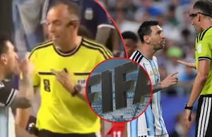 Lionel Messi con el árbitro vs. Suiza en el Mundial