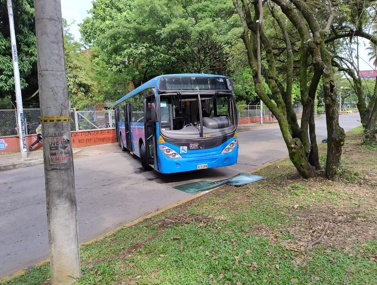 Bus del MIO que fue vandalizado.