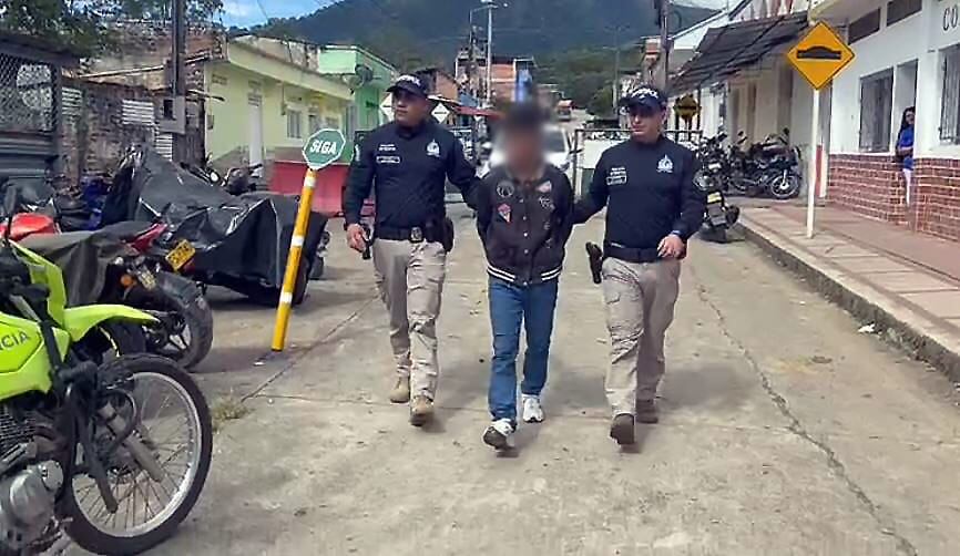 Aberrante: pareja grababa contenido sexual de su hija de 4 años y lo vendía en redes de pedófilos, los detalles del caso son escalofriantes .