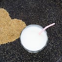 ¿Cómo se debe tomar este líquido todos los días? Foto: Getty Images.