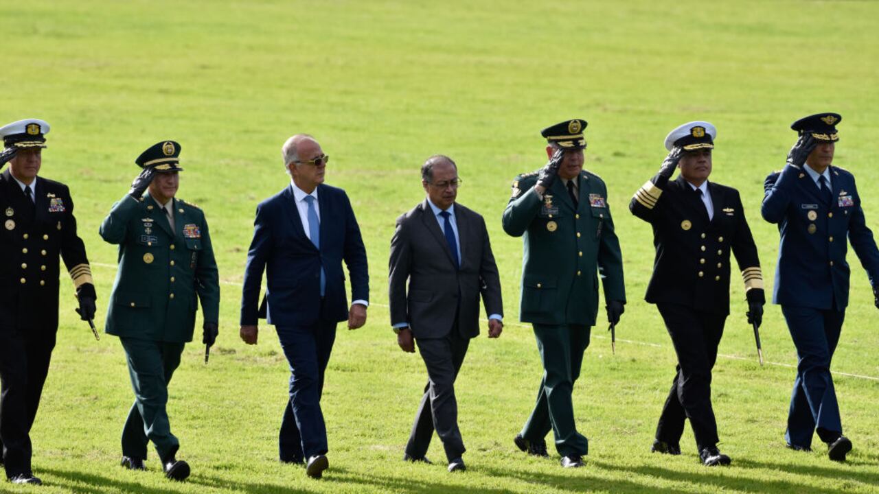 El presidente colombiano Gustavo Petro participa durante la toma de posesión del entonces nuevo comandante del Ejército colombiano, Luis Emilio Cardozo, en la Escuela Militar José María Córdova, en Bogotá, Colombia, el 31 de mayo de 2024. (Foto de: Cristian Bayona/Long Visual Press/Universal Images Group vía Imágenes falsas)