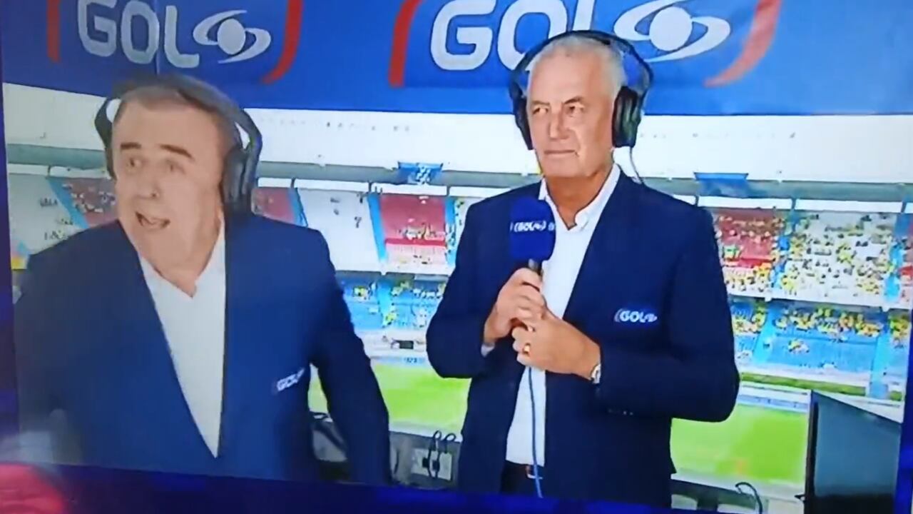 Este fue el enojo de Javier Hernández Bonnet que fue visto en la transmisión del partido entre Colombia y Uruguay.