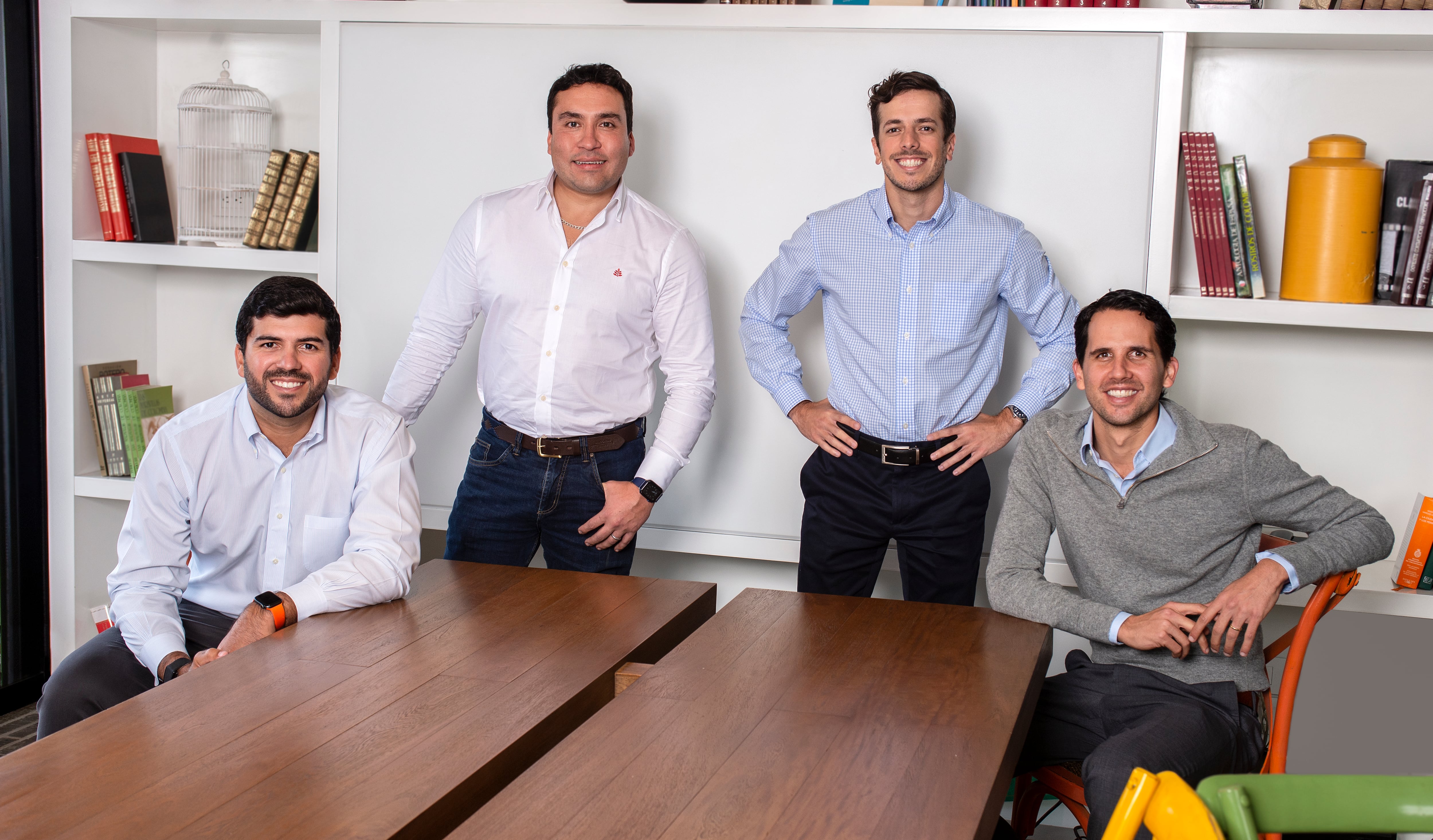 De izquierda a derecha: Antonio Ortiz, CEO y cofundador de Connect Assistance; Sebastián Reyes, country manager para Colombia; Carlos Nieves, CFO y cofundador; Leonel Peralta, presidente de Connect en Costa Rica.