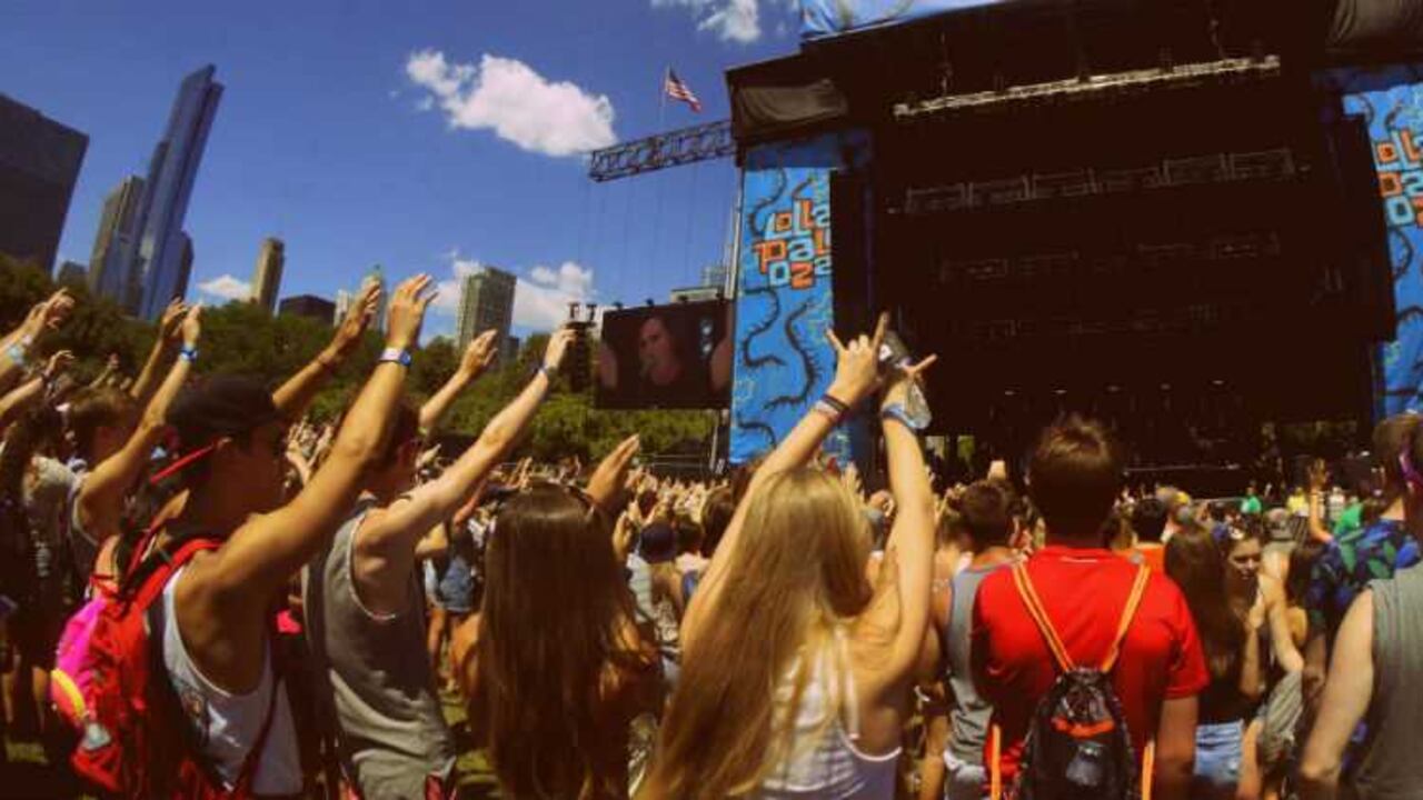 Aunque no se sabe quién sería el artista principal en su momento se pensó que podría haber sido Rihanna, Eminem o M83.