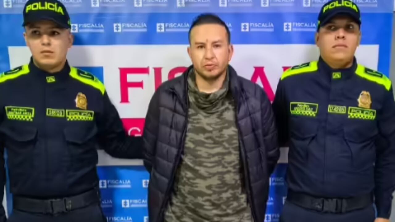 Este es el momento en el que se formalizó la captura del sujeto señalado de cometer el acto violento.