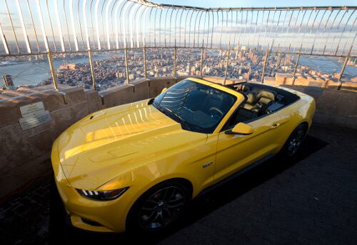 Es la segunda vez que un Mustang es exhibido de esta forma en el observatorio del Empire State Building. La primera había sido en 1965.