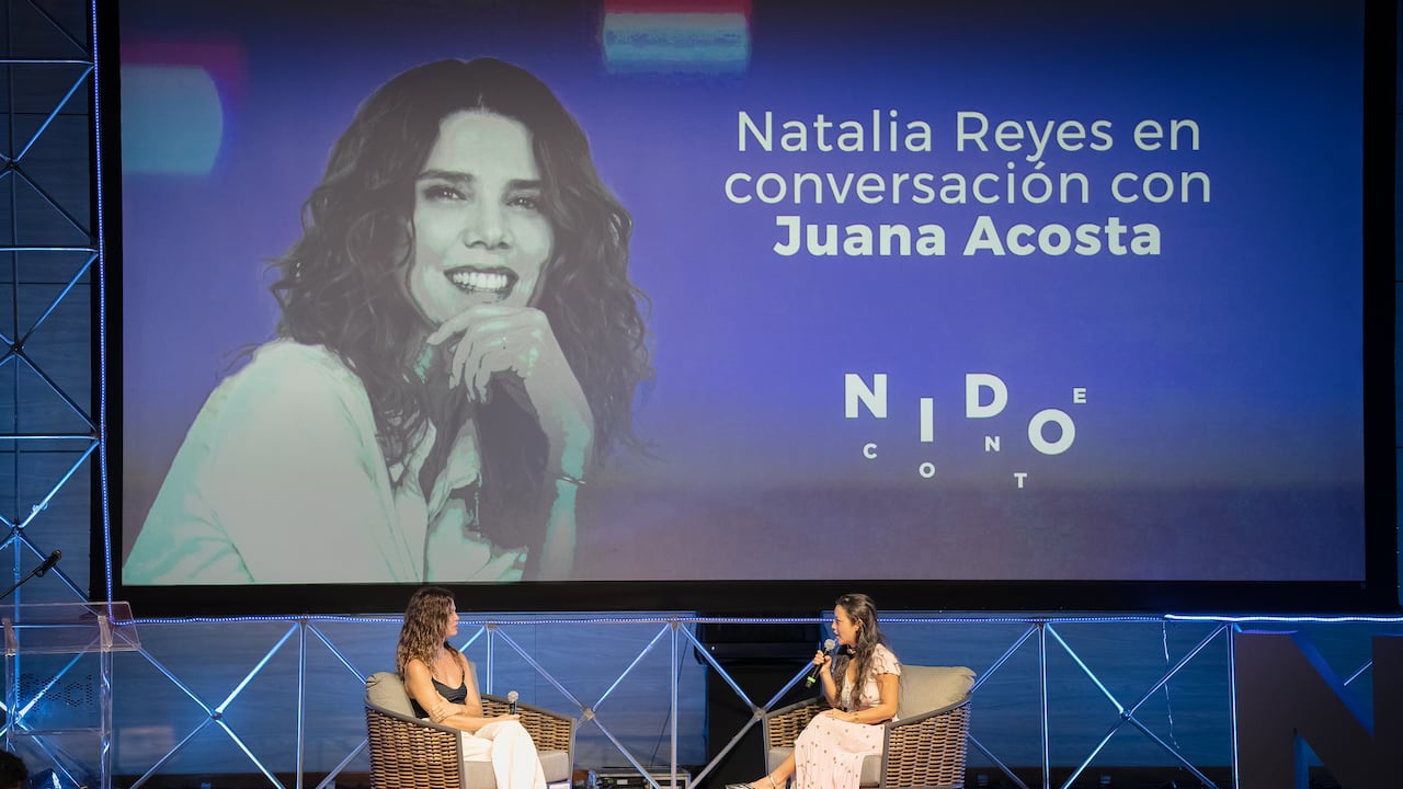 Juana Acosta y Natalia Reyes en el conversatorio de Nido en el Ficci.