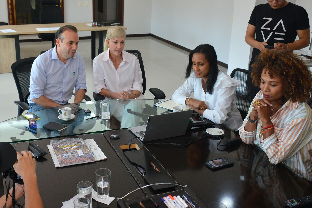 Alcalde de Cali Alejandro Eder y Gobernadora del Valle, Dilian Francisca Toro, celebran que Cali fue elegida para ser la sede de la COP 16 de Biodiversidad, evento que tendrá lugar en la ciudad entre el lunes 21 de octubre y el viernes 1 de noviembre de 2024
