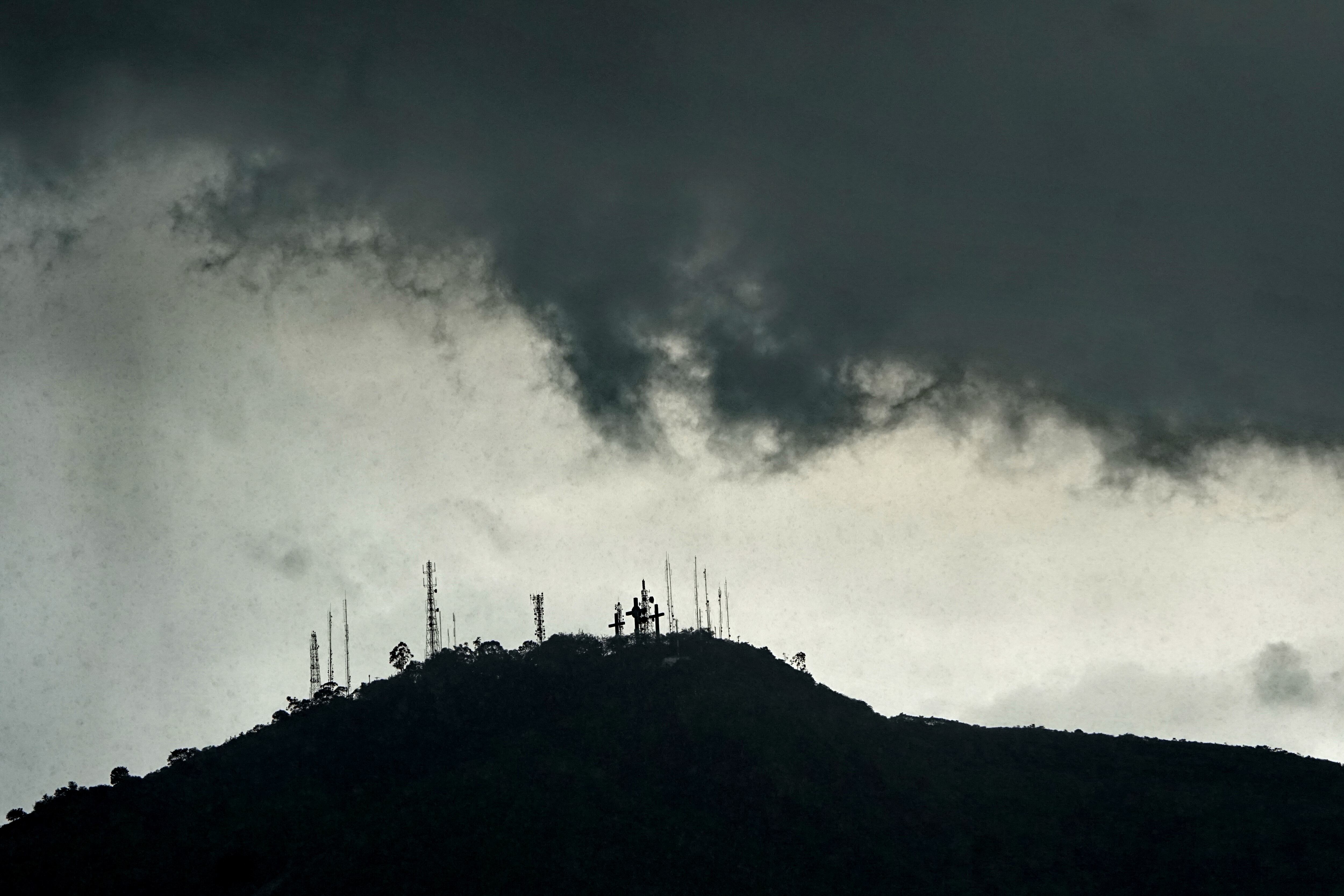El ramal pacífico de la zona de confluencia Intertropical, en interacción con, un sistema de baja presión y procesos convectivos locales, favorecen condiciones inestables que generan lluvias moderadas, en el Valle del Cauca. Estas precipitaciones entraron por el oeste de la capital y siguieron al norte.
