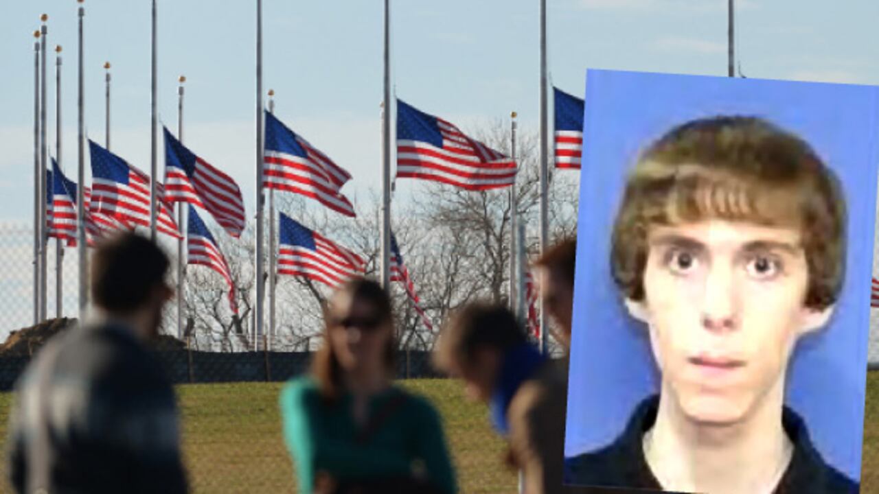 Adam Lanza tenía 20 años y vivía en una zona acomodada de Newtown, Connecticut. El viernes 14 de diciembre asesinó a su madre y a otras 26 personas en la primaria Sandy Hook. Veinte de sus víctimas fueron niños. La masacre tiene conmocionado a este pequeño pueblo estadounidense.