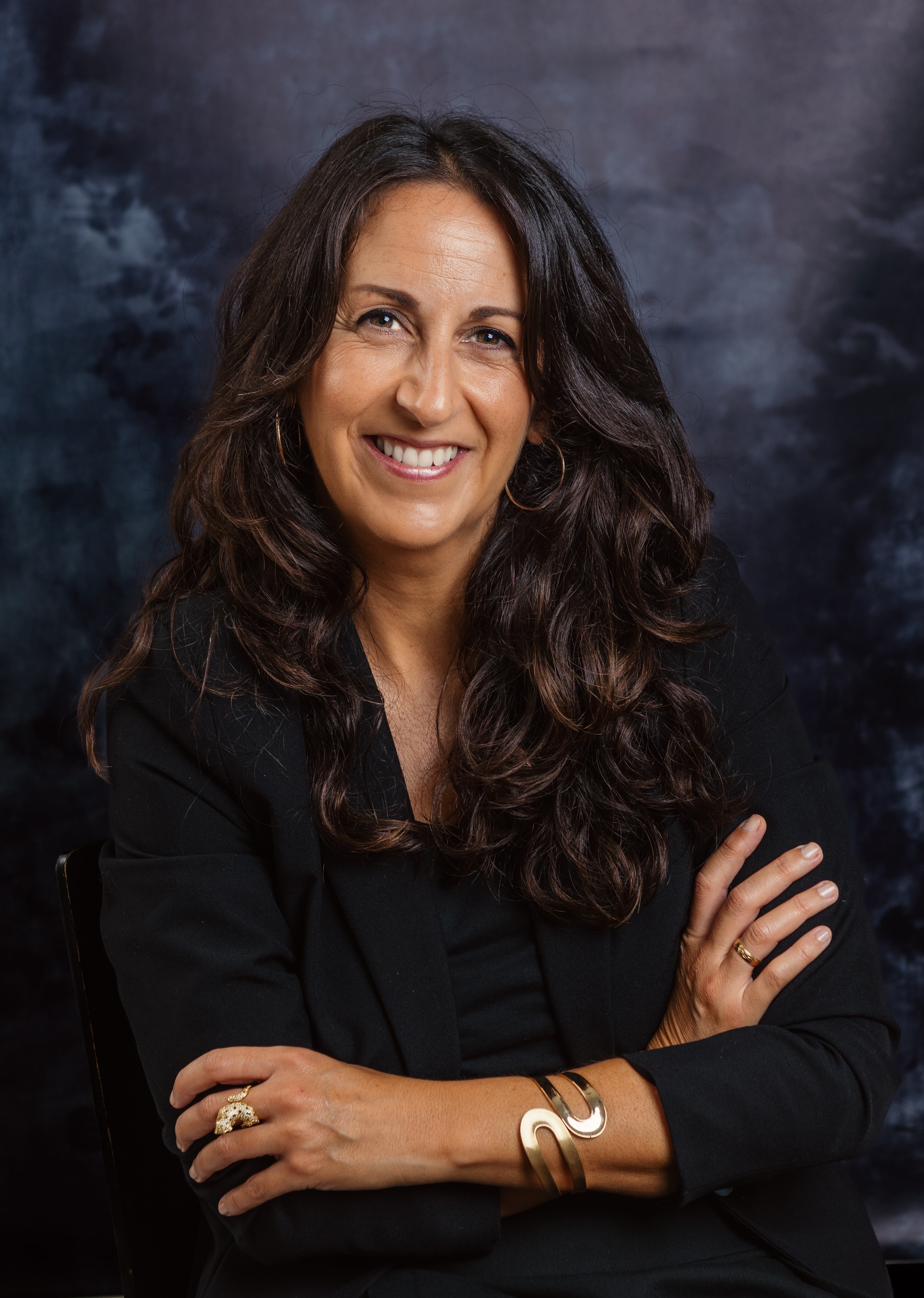 María Oruña (Vigo, 1976), es una escritora gallega que ejerció durante diez años como abogada y que en la actualidad se dedica exclusivamente a la literatura. Sus libros han sido traducidos a una decena de idiomas y han superado el millón de lectores.