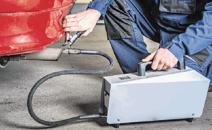 El sistema de escape también debe ser revisado si se experimentan cierto tipo de olores.