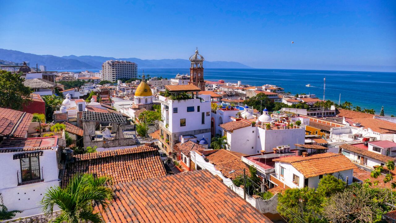 Las autoridades estadounidenses advierten que las operaciones fraudulentas en la costa mexicana habrían generado millones de dólares para la organización criminal.