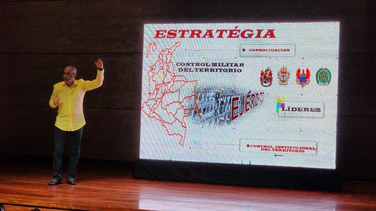 El excomandante del Ejército, el general Eduardo Zapateiro, hablando sobre los retos de cara a las próximas elecciones regionales.
