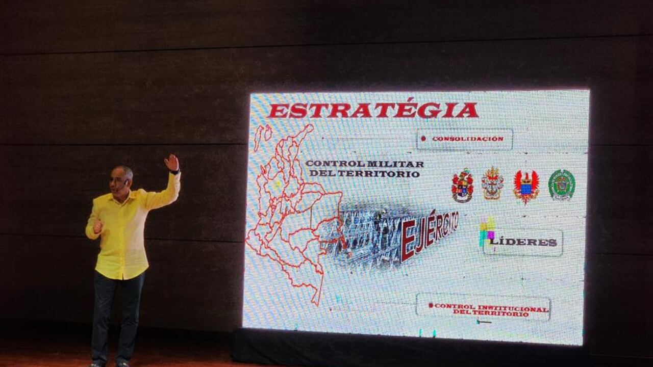 El excomandante del Ejército, el general Eduardo Zapateiro, hablando sobre los retos de cara a las próximas elecciones regionales.