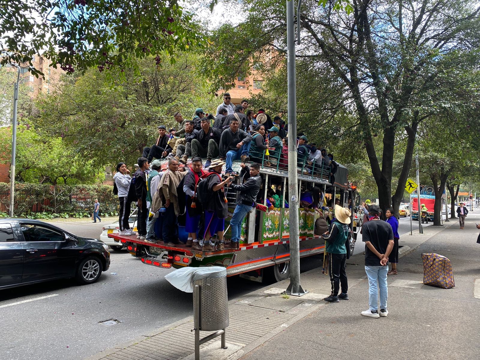 Indígenas se toman el edificio de Semana