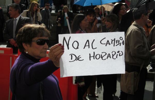 El alcade de Bogotá, Gustavo Petro, modificó los horario laborales de los trabajadores del Distrito. Desde esta semana los funcionarios entrarán a las 9:30 a.m. y saldrán a las 7:00 p.m.