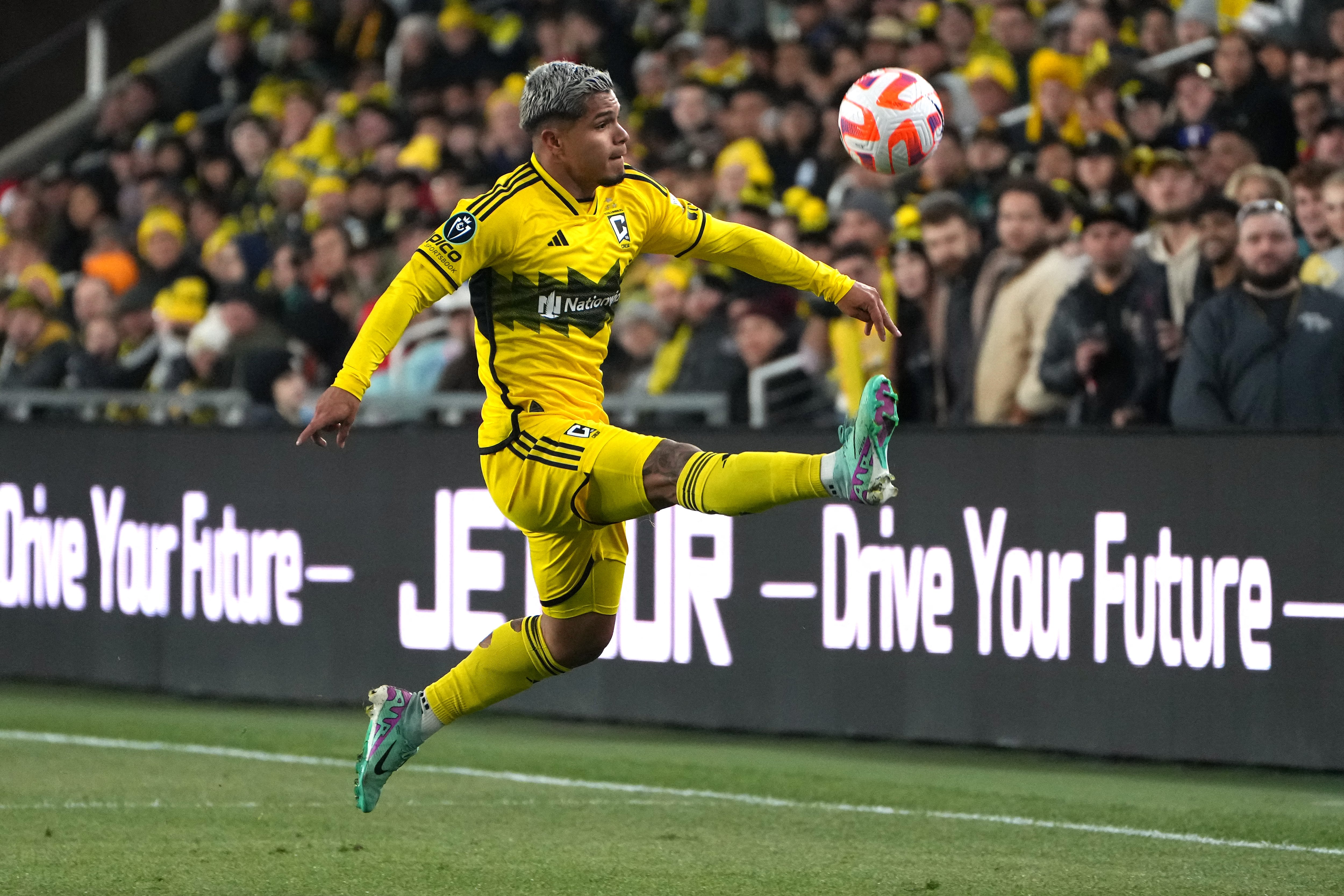 El colombiano 'Cucho' Hernández marcó un golazo en la victoria del Columbus Crew en la Copa de Campeones de Concacaf