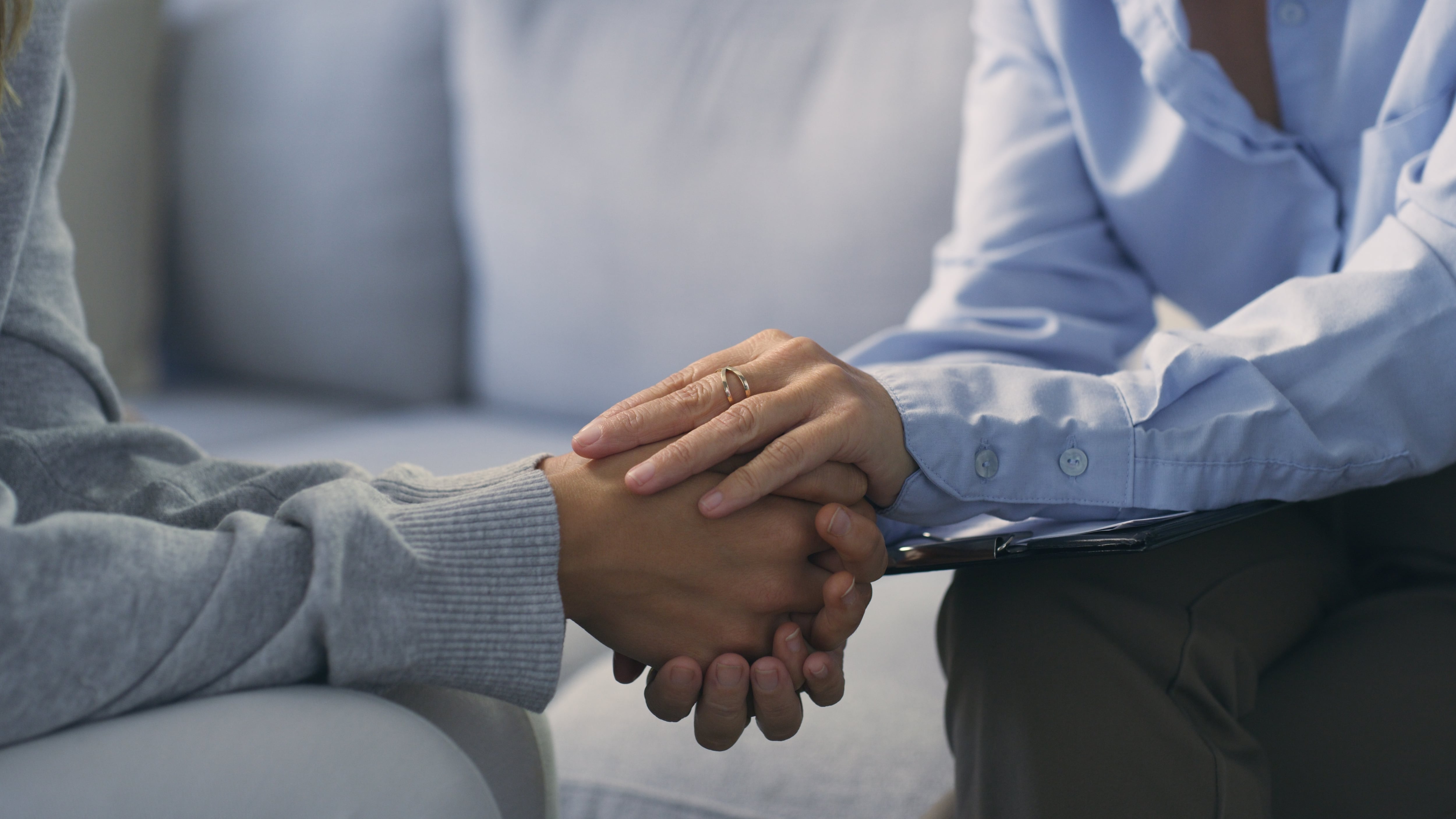 La oración es vista como un medio para establecer una conexión profunda con Dios o una fuerza superior