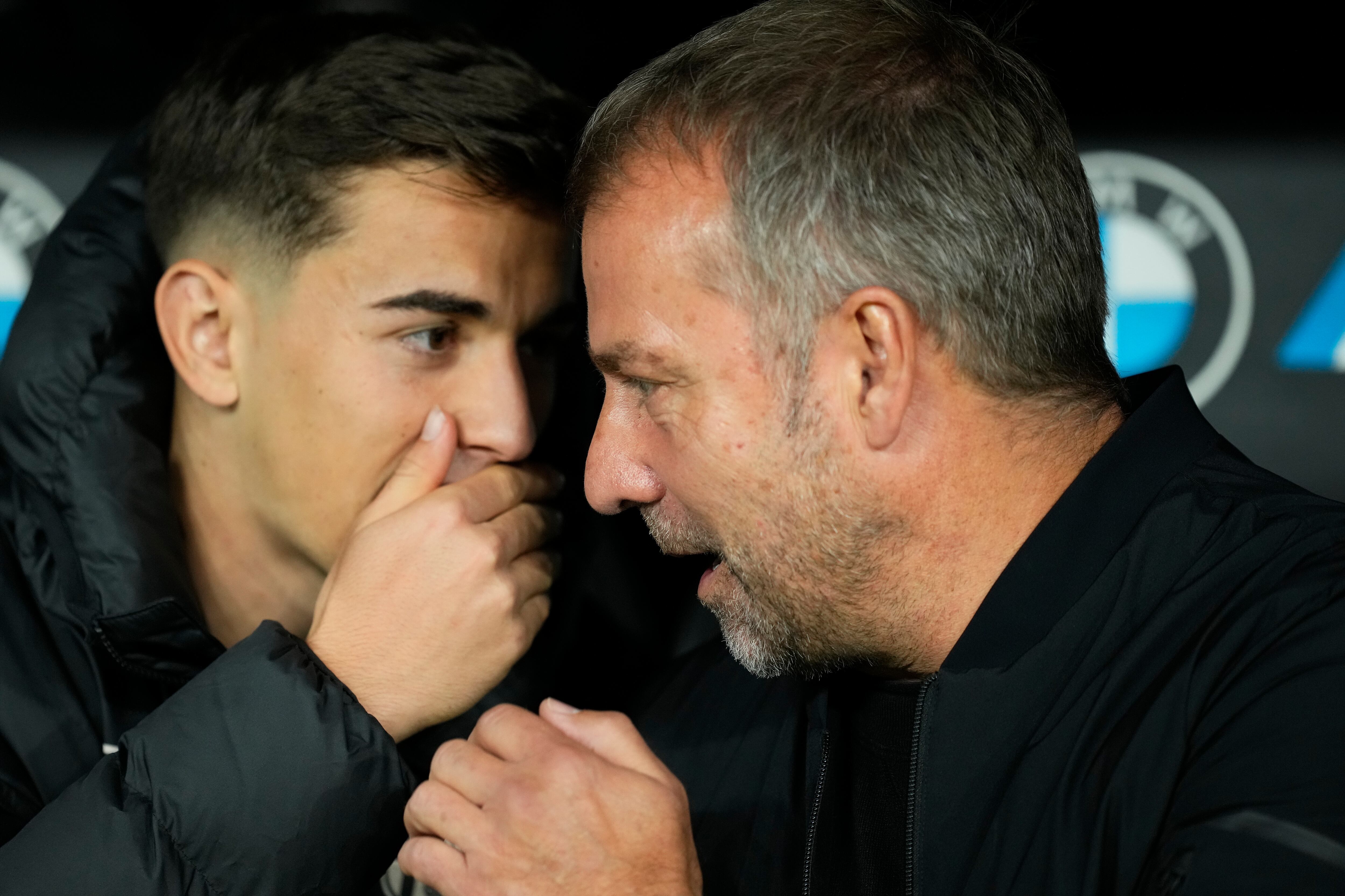 Hansi Flick se queda sin Gavi durante un par de meses.