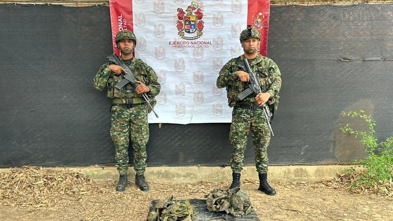 En el lugar de los hechos, las tropas hallaron e incautaron armamento, proveedores, municiones y material de intendencia.