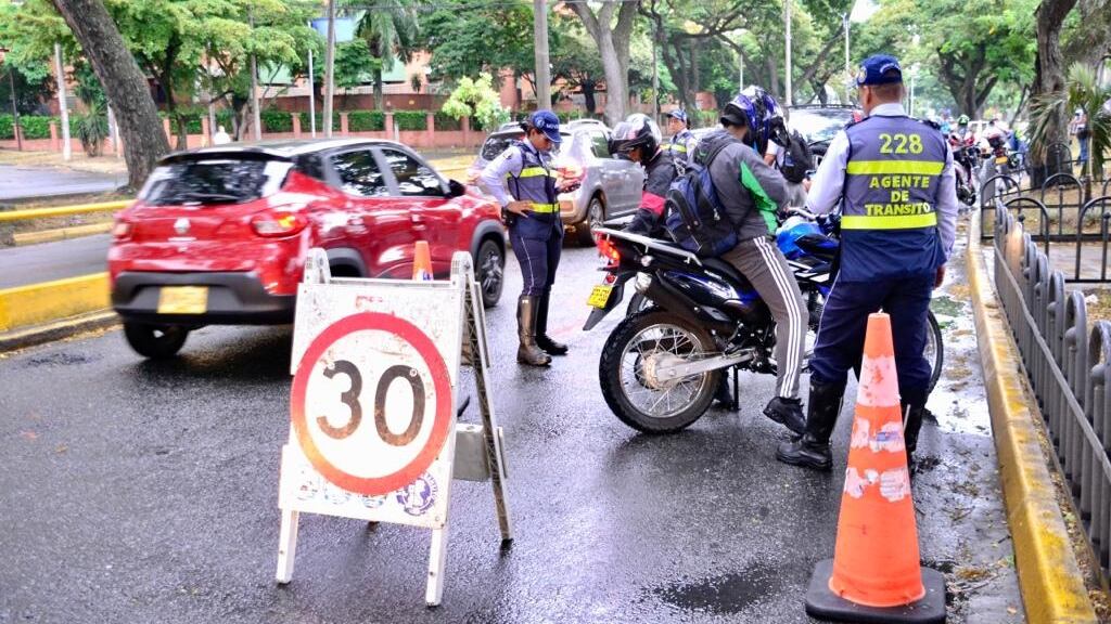 Agentes de tránsito en Cali.
