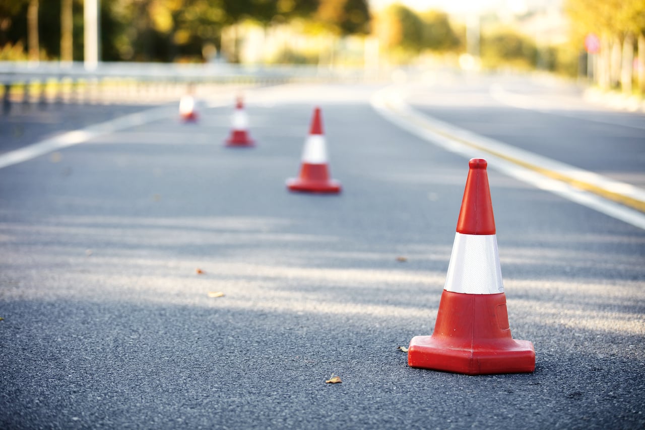 En ciudades como Bogotá se optó por limitar la velocidad a 50 kilómetros por hora y en la mayoría de carreteras el tope permitido es de 80 kilómetros por hora.