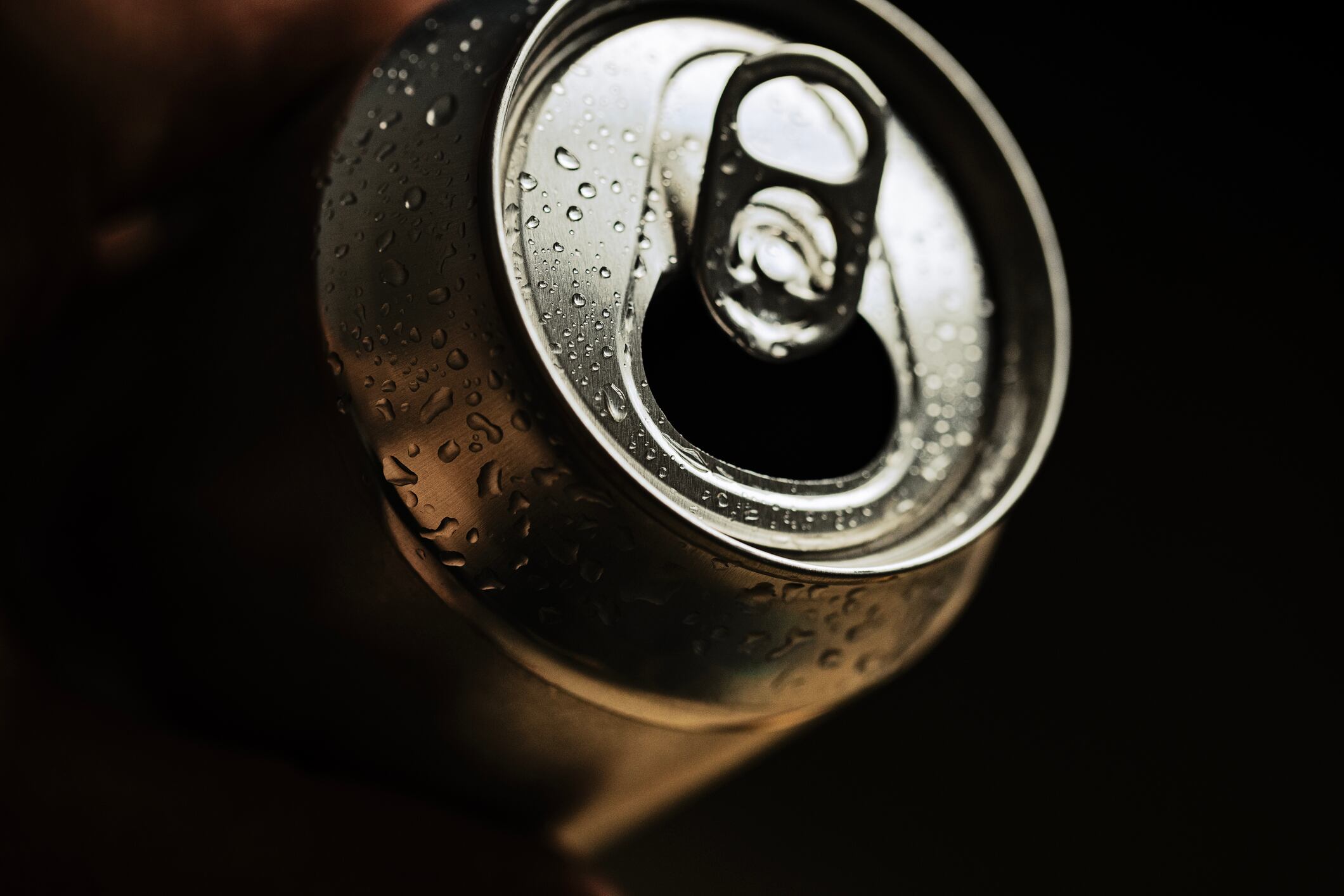 Lata de cerveza vacía.