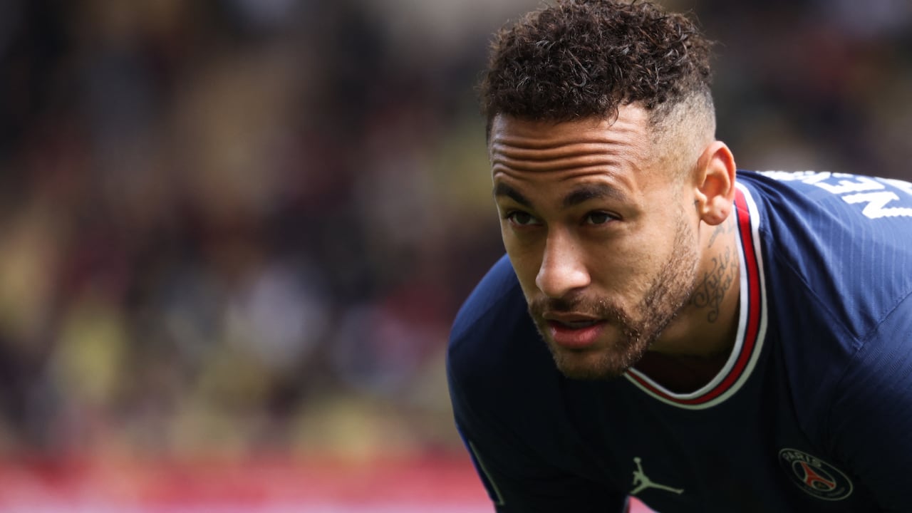 Paris Saint-Germain's Brazilian forward Neymar looks on during the French L1 football match between AS Monaco and Paris Saint Germain (PSG) at the Louis II Stadium (Stade Louis II) in the Principality of Monaco on March 20, 2022. (Photo by Valery HACHE / AFP)
