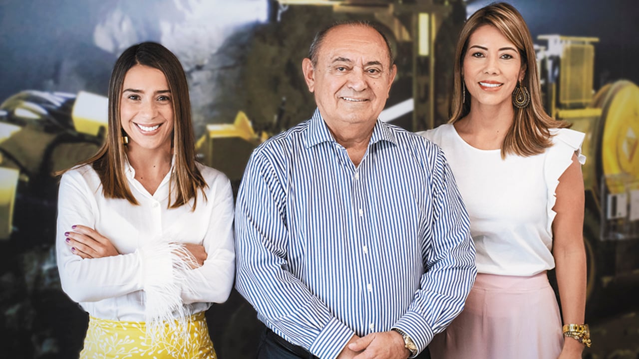 De izquierda a derecha, Juliana Gómez Villegas, gerente Administrativa; Lombardo Paredes, CEO de la compañía,
y Lina Mercedes Rojas Sierra, vicepresidenta de Recursos Humanos.