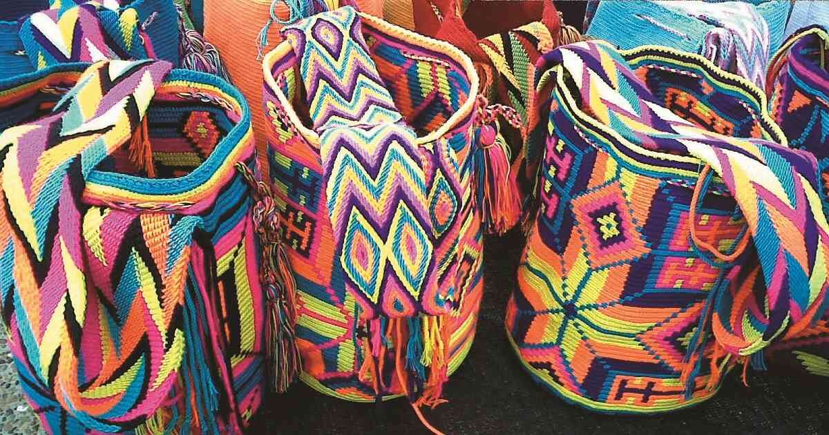 En la feria de artesanías se expone la producción de los artesanos colombianos.